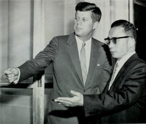 ▲동갑내기인 박정희와 케네디의 만남(1961년 11월).