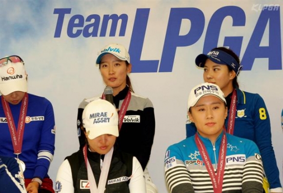 ▲LPGA팀 MVP 최운정(뒷쪽 가운데)