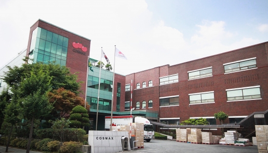 ▲화장품 주문자상표부착생산(OEM) 업체 코스맥스는 일본 1위 화장품 기업 시세이도그룹의 '시세이도'와 '자' 브랜드에 본격적으로 제품을 공급했다.(사진제공=코스맥스)