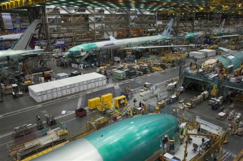 ▲WTO가 28일(현지시간) 미국 보잉이 주정부로부터 불법 보조금을 받았다는 EU와 에어버스의 주장을 받아들였다. 미국 워싱턴 주 보잉 공장에서 777 여객기를 생산하고 있다. 블룸버그