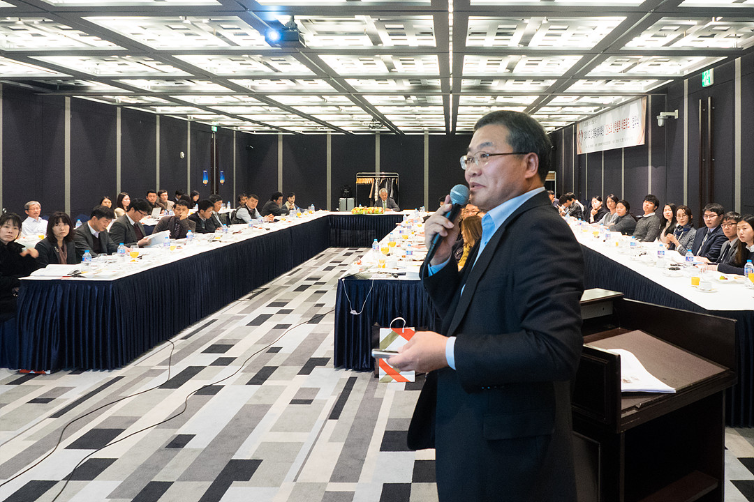 ▲지난 29일 경희대학교가 개최한 건강노화 산학협력 네트워크 행사에서 이투데이PNC 강혁 대표가 <브라보 마이 라이프> 활동 현황을 설명하고 있다. 