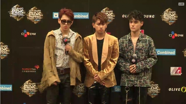 ▲(왼쪽부터) 지코, 크러쉬, 딘(사진=CJ E&M 중계화면)