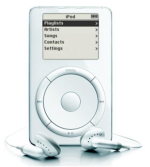 ▲2001년 10월 출시된 ‘아이팟’. 이 기기는 1000곡의 노래를 담을 수 있는 5GB 용량으로 399달러에 시판됐다.