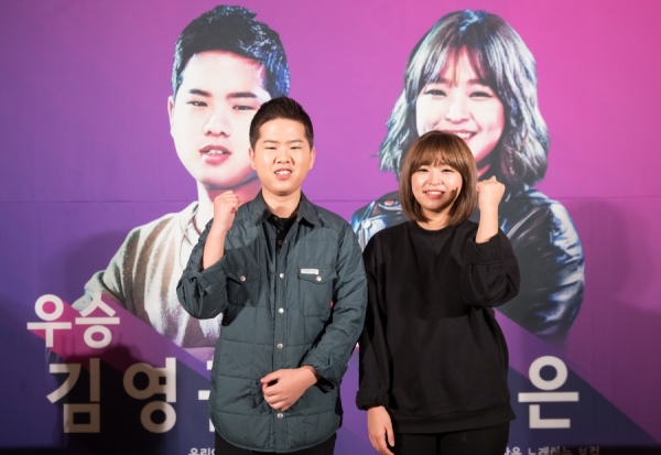 ▲'슈퍼스타K 2016' 우승자 김영근(왼쪽)과 준우승자 이지은(사진=CJ E&M)
