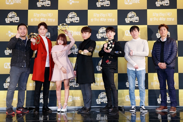 ▲'골든탬버린' 4MC와 제작진(사진=CJ E&M)