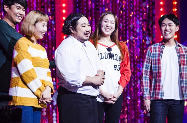 ▲'웃찾사' 녹화장에서 결혼 발표한 강재준 이은형 커플(사진=SBS)