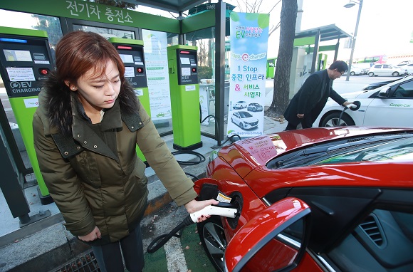 ▲한국경제연구원은 13일 친환경자동차 의무 판매제 도입이 시기상조라고 주장했다.(연합뉴스)