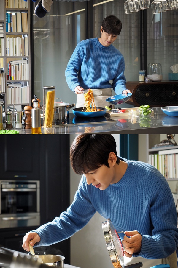 ▲'요섹남'(요리하는 섹시한 남자)으로 변신한 '푸른 바다의 전설' 이민호(사진=문화창고, 스튜디오 드래곤)