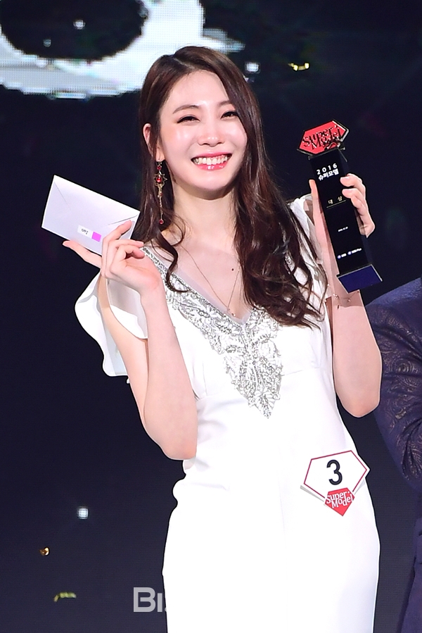 ▲'2016 슈퍼모델 선발대회' 대상 수상한 최유솔(사진=윤예진 기자 yoooon@)