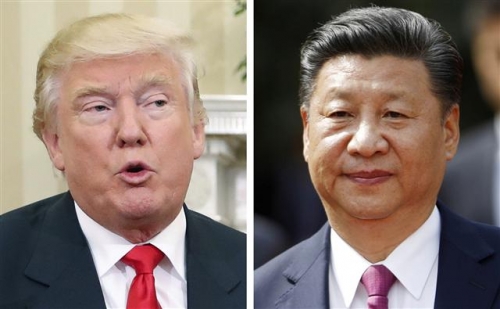 ▲도널드 트럼프 차기 미국 대통령이 연일 압박을 가하자 중국이 경고장을 날렸다고 22일(현지시간) 영국 파이낸셜타임스(FT)가 전했다. 왼쪽 사진은 트럼프. 오른쪽은 시진핑 중국 국가주석. AP뉴시스 