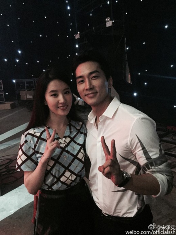 ▲중국 배우 유역비-배우 송승헌(사진=송승헌 웨이보)