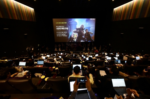▲넷마블은 28일 서울 삼성동 코엑스 메가박스에서 열린 기자간담회를 열고 신작 모바일 게임 '스타워즈: 포스아레나'를 공개했다.(사진 제공=넷마블)
