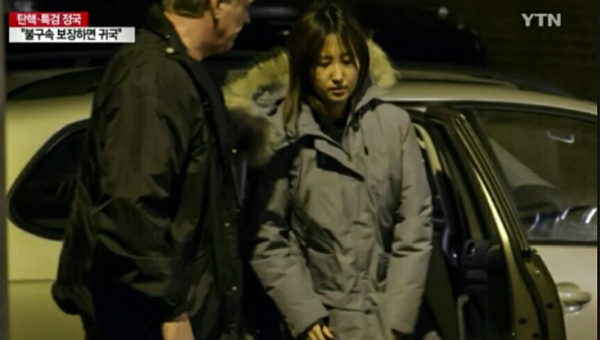 ▲정유라가 덴마크 현지 체포 당시 착용한 패딩이 관심을 모았다.(사진=YTN)