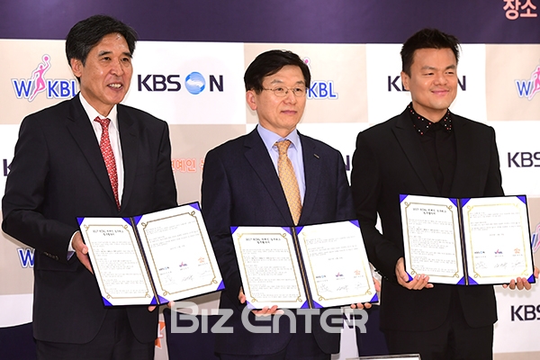 ▲(왼쪽부터)신선우 WKBL 총재, 이준용 KBSN 대표이사, 박진영(사진=윤예진 기자 yoooon@)