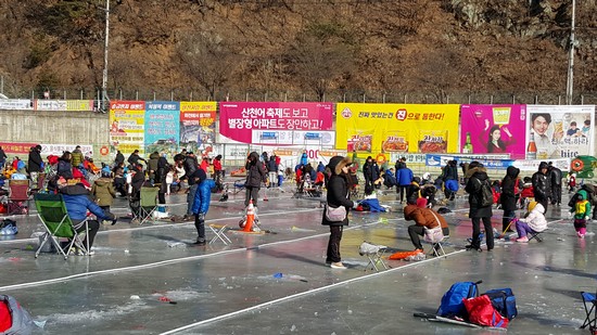 ▲오뚜기가 후원사로 참여한 2016 화천산천어축제 전경.(사진제공=오뚜기)