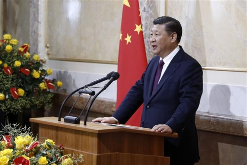 ▲시진핑 중국 국가주석이 15일(현지시간) 스위스를 공식 방문해 베른에 있는 의회의사당에서 연설하고 있다. 시진핑은 이번 방문길에 중국 국가주석으로는 처음으로 다보스포럼에도 참석할 예정이다. 베른/AP연합뉴스