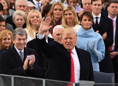 ▲도널드 트럼프 제 45대 대통령이 취임식에서 시민들을 향해 손을 흔들고 있다. 출처 = UPI연합