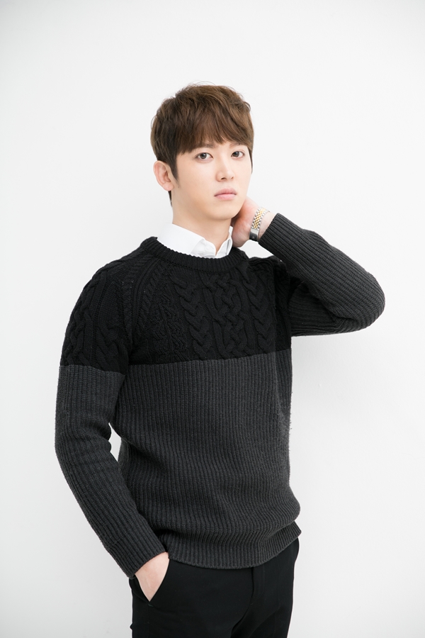 ▲가수 신현우(사진=크레이지사운드)
