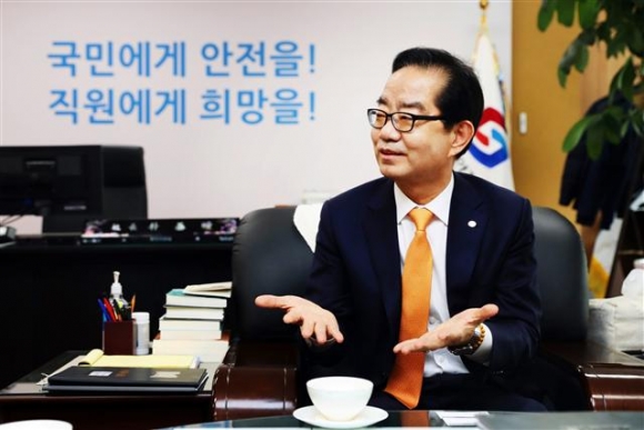 ▲박기동 한국가스안전공사 사장이 지난달 20일 충북 음성 본사 집무실에서 이투데이와 인터뷰를 하고 있다. 사진제공 한국가스안전공사