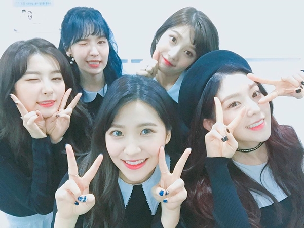 ▲그룹 레드벨벳(예리, 아이린, 슬기, 웬디, 조이)(사진=레드벨벳 공식 인스타그램)
