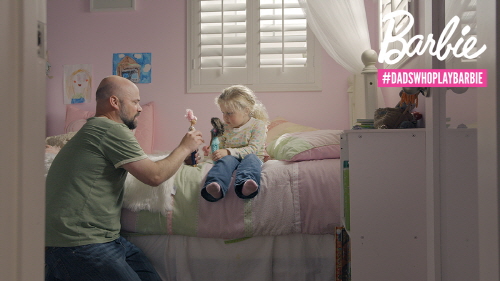 ▲사진= ‘Dads Who Play Barbie’ 캠페인 영상 캡처