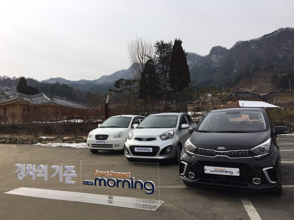 ▲기아자동차 모닝 1세대, 2세대, 3세대(왼쪽부터). 양용비 기자 dragonfly@