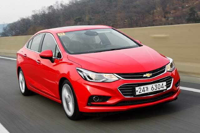 ▲쉐보레 '올 뉴 크루즈'는 1.4ℓ 가솔린 직분사 터보엔진과 3세대 6단 자동변속기가 맞물려 최고 출력 153마력, 최대 토크 24.5㎏f·m의 성능을 발휘했다.
(사진제공=한국지엠)
