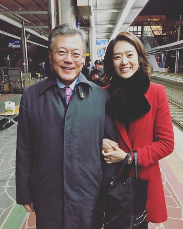 ▲문재인 전 더불어민주당 대표, 고민정 전 KBS 아나운서(사진=고민정 전 KBS 아나운서 인스타그램)