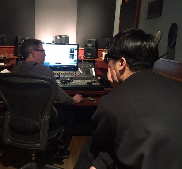 ▲정준일이 직접 공개한 믹싱 현장 사진(사진=정준일 SNS)