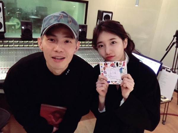 ▲싱어송라이터 박원(왼쪽)과 수지(사진=메이크어스엔터테인먼트)