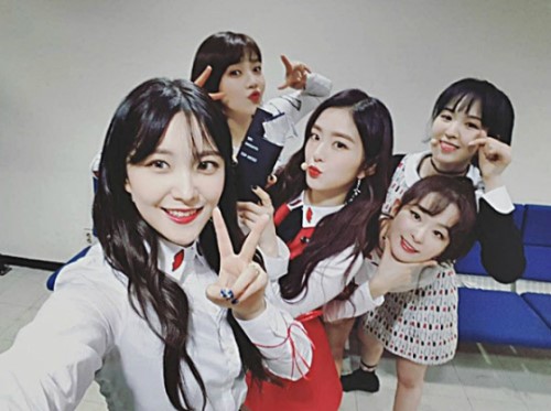 ▲'인기가요' 레드벨벳 9관왕(출처=레드벨벳 인스타그램)