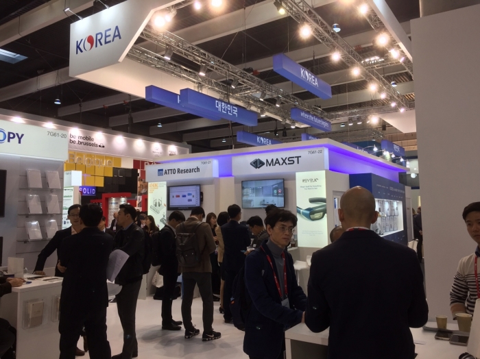 ▲코트라는 현지시간 27일부터 스페인 바로셀로나에서 열리는 지구촌 최대 모바일 전시회 'Mobile World Congress(MWC)'에 중소기업 22개사로 KOTRA 한국관을 구성했다. 한국관 전경. (사진 제공 = 코트라)