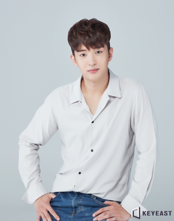 ▲'자체발광 오피스' 김희찬