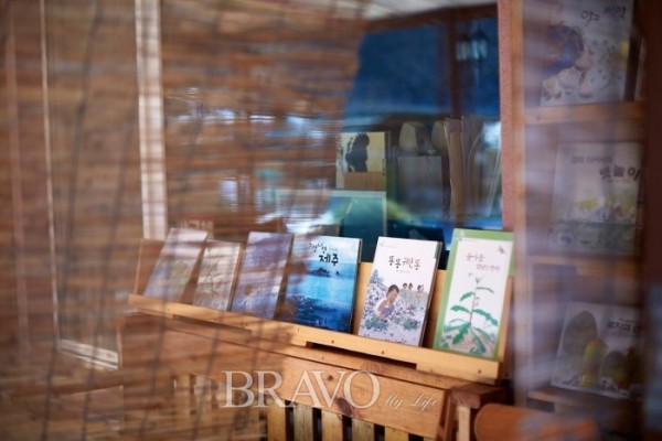 ▲숲속 작은 도서관은 입구에 들어서기 전부터 책이 잔뜩 보인다.(오병돈 프리랜서(Studio Pic) obdlife@gmail.com)