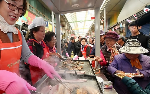 ▲삼겹살 축제가 열린 청주 서문시장의 모습. (연합뉴스)