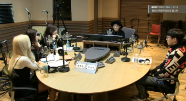 ▲'정오의희망곡' 보이는라디오 캡처(사진=MBC FM 4U)