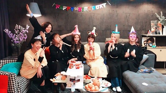 ▲홍진경, 김숙, 홍진영, 한채영, 강예원, 공민지, 전소미(사진=강예원 인스타그램)