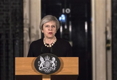 ▲테리사 메이 영국 총리가 22일(현지시간) 총리 관저 밖에서 연설을 하고 있다. 런던/AP연합뉴스