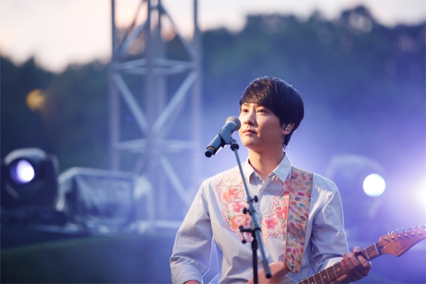 ▲밴드 버즈 기타리스트 손성희(사진=산타뮤직)