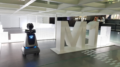 ▲네이버랩스가 공개한 3차원 실내 정밀지도 제작 로봇 'M1'