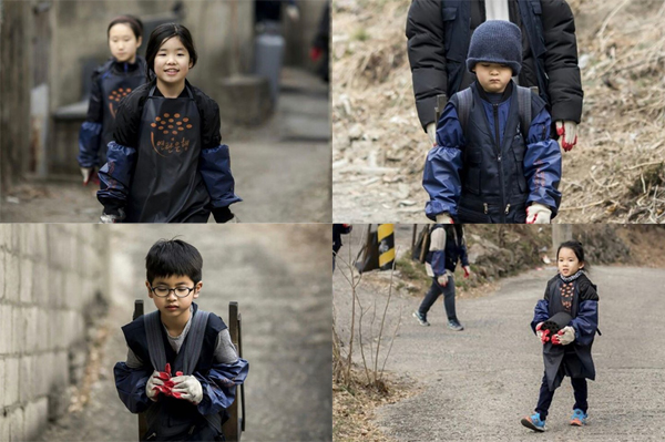 ▲가수 션이 아내 정혜영, 네 자녀와 지난 25일 연탄봉사에 나섰다.(사진=인스타그램)