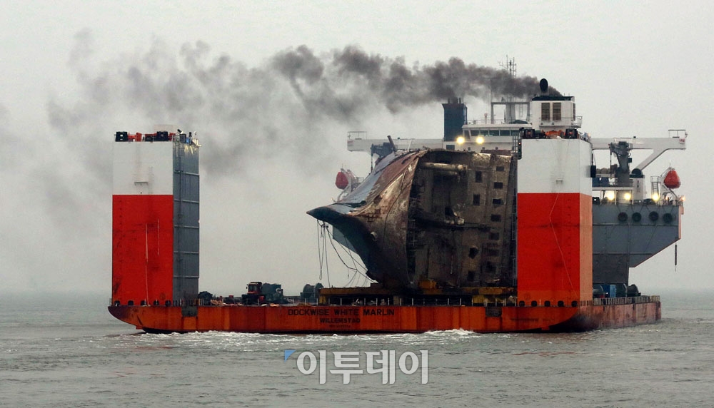 [포토]오전 7시 '세월호 마지막 항해 시작'