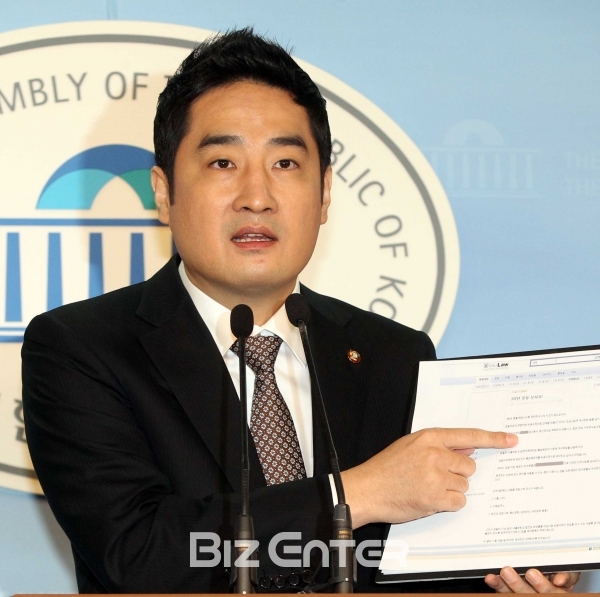 ▲강용석(출처=비즈엔터)