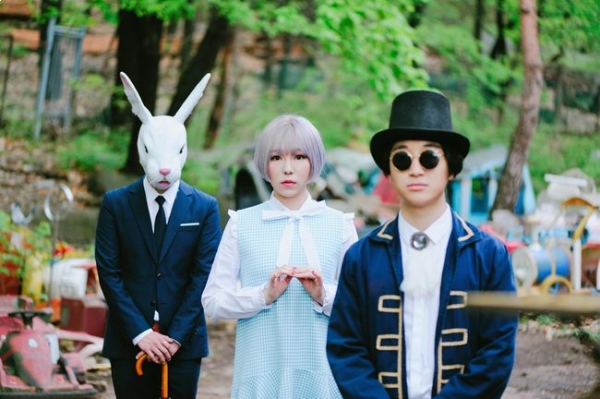 (▲문화인, 신현희와김루트)