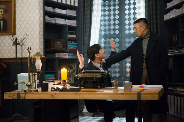 ▲'시카고타자기' 유아인 고경표(사진=tvN)