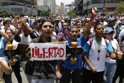 ▲베네수엘라에서 20일(현지시간) 대규모 반정부 시위가 이틀째 이어지고 있다. 출처 = AP연합뉴스

