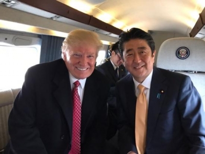 ▲지난 2월 10일(현지시간) 도널드 트럼프 미국 대통령과 아베 신조 일본 총리가 만났을 당시 미소지고 있다. 출처 = 트럼프 트위터