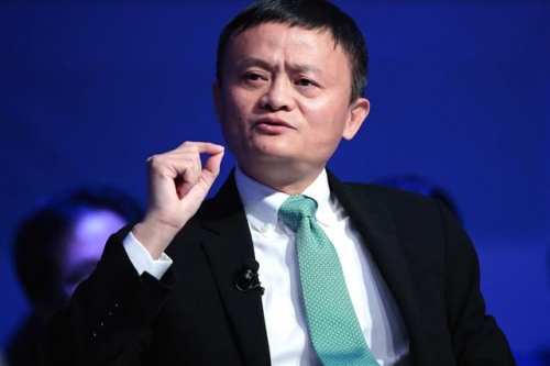 ▲알리바바의 마윈 회장이 23일(현지시간) 중국 정저우에서 열린 한 콘퍼런스에서 연설하고 있다. 블룸버그 