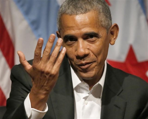 ▲버락 오바마 전 미국 대통령이 24일(현지시간) 시카고대학에서 타운홀 미팅을 열고 있다. 시카고/AP뉴시스