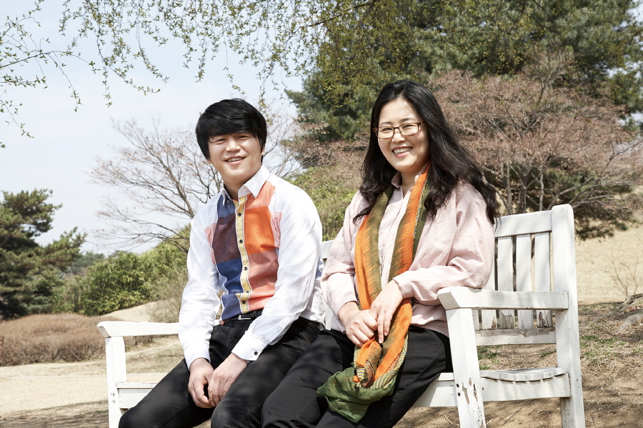 ▲김미혜·대흥 남매는 오랜만에 만나 여행 이야기를 나눴다. 대흥씨는 아버지, 누나 미혜씨는 엄마와의 추억을 끄집어냈다.(사진 박규민 parkkyumin@gmail.com)